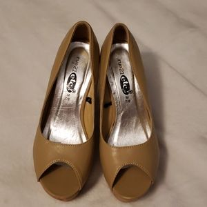 Tan wedges size 7/8